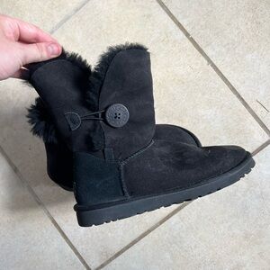 Black Ugg Womens Bailey Button